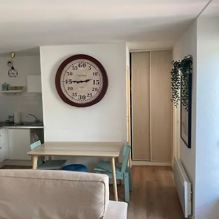 1 Proximite Port De Commerce Et Gare Sncf