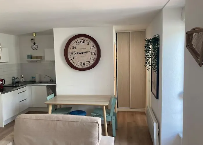 1 Proximité Port De Commerce Et Gare Sncf