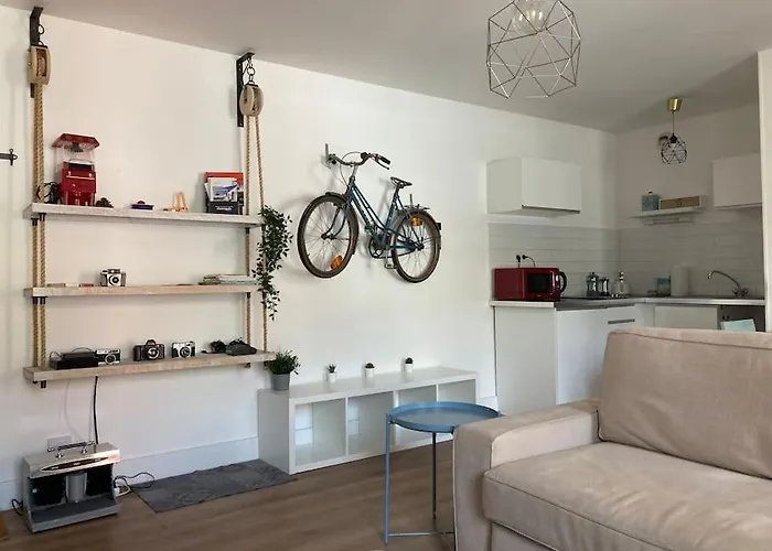 1 Proximite Port De Commerce Et Gare Sncf