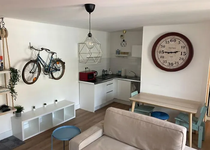 1 Proximite Port De Commerce Et Gare Sncf *